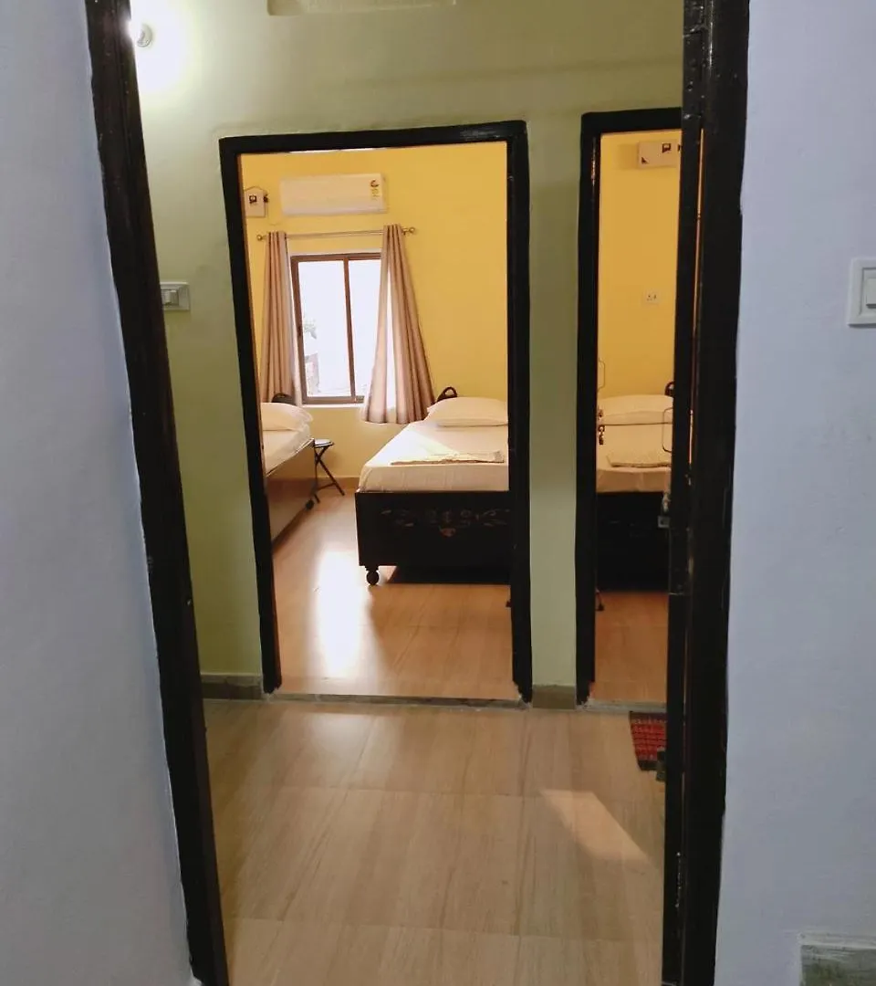 Incredible Banaras Homestay バラナシ アパート